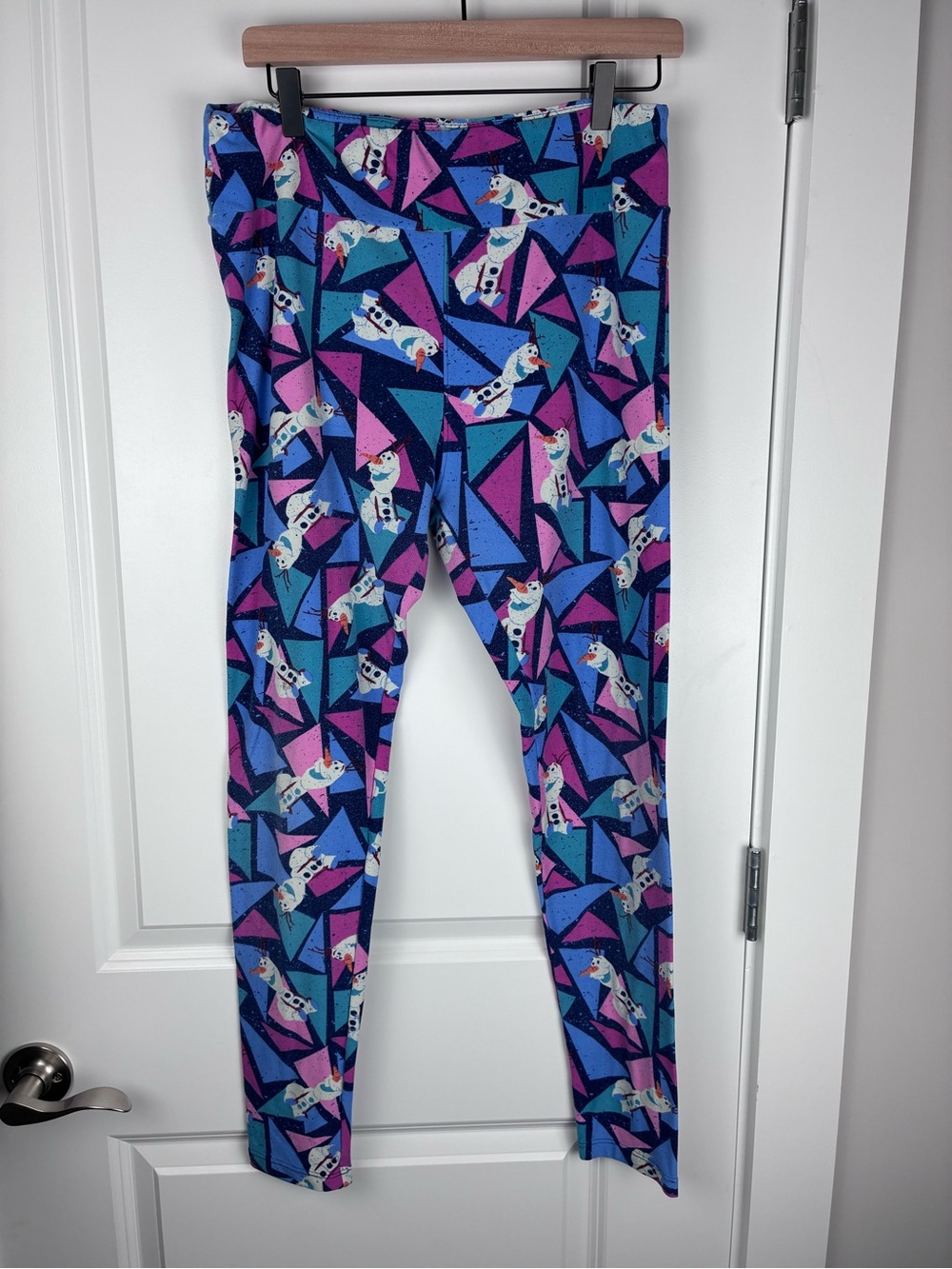 LuLaRoe Disney Olaf Leggings One Size Blue Purple Pink